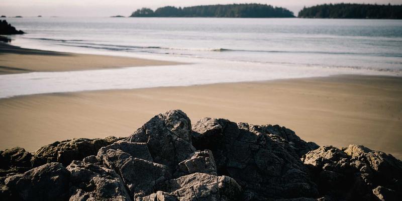 钙华池秘境之争：黄龙与九寨沟的路线对比与深度行程规划